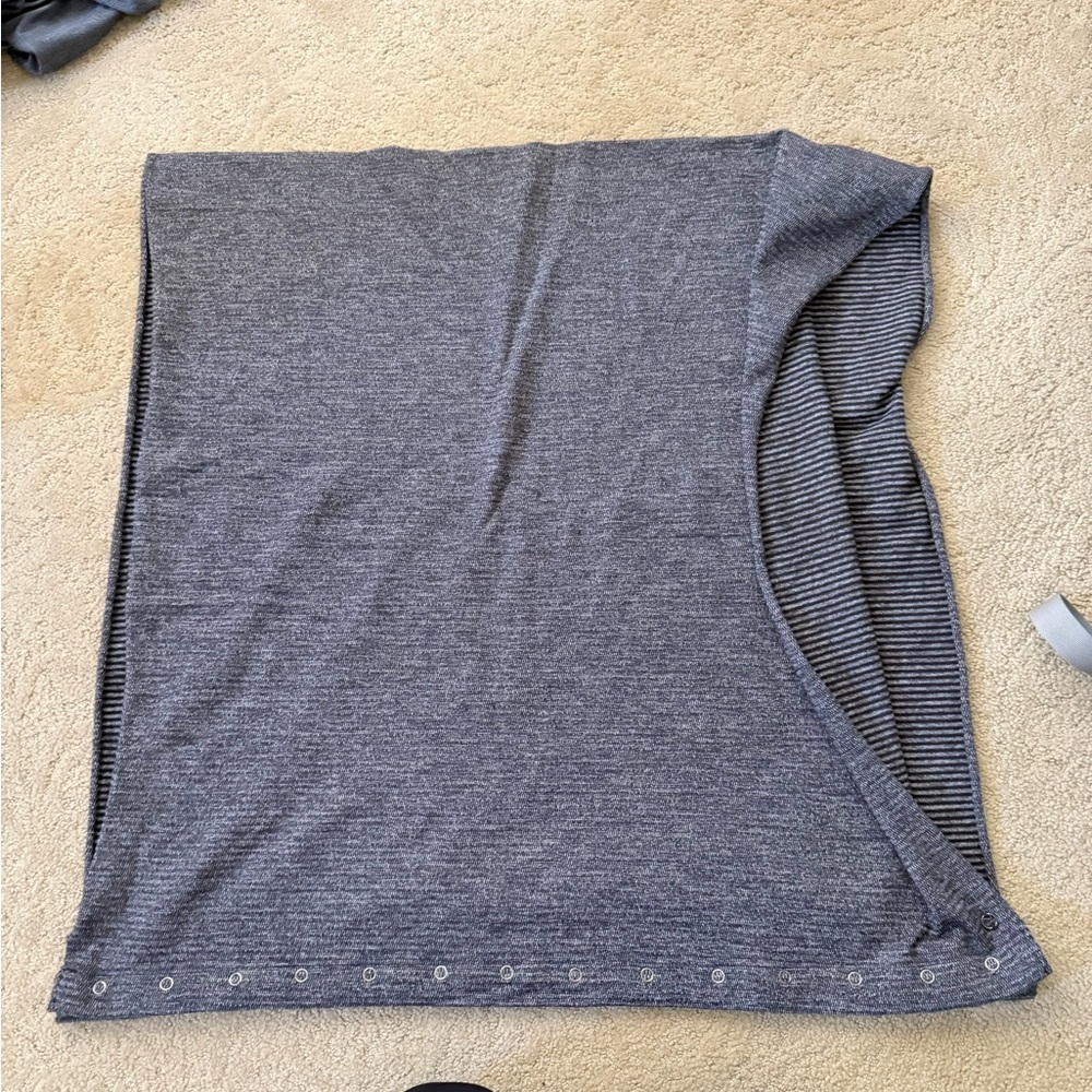 Gently Used Lululemon Vinyasa infinity scarf, Gray and black, double sided